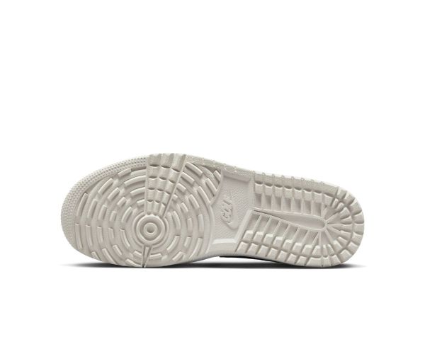 Chaussures Femmes Nike Air Jordan 1 Low G Black, White, Yellow