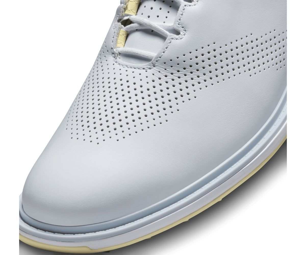 Chaussures Nike Jordan ADG 4 - Un pas de plus vers l'excellence