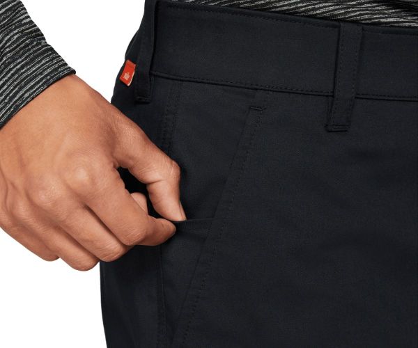 Pantalon Nike Dri-Fit UV Chino Slim: Style Tendance et Confort